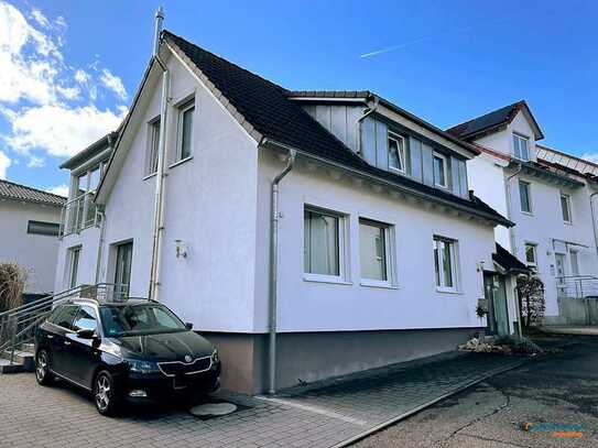 Neuwertiges 2-Familienhaus in gesuchter Lage von Urbach