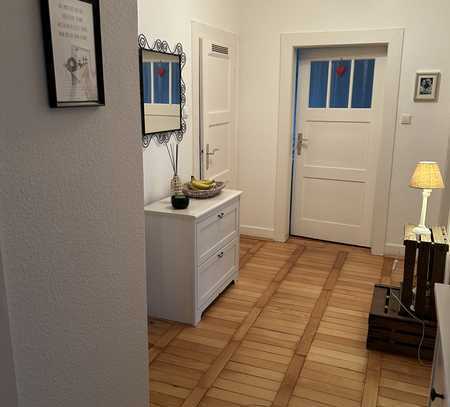 3-Zimmer-Altbauwohnung mit Balkon und EBK in Krefeld