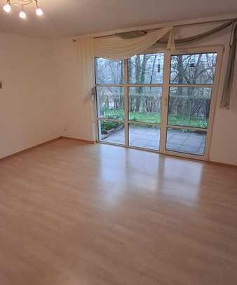 Helle 2-Raum Wohnungen mit Einbauküche, Terrasse und Stellplatz