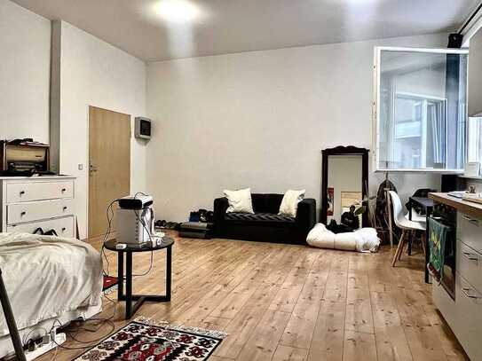 BEZUGSFREI: Micro Studio Atelier, RUHIGER HINTERHOF nähe Innsbrucker Platz/ Ringbahn