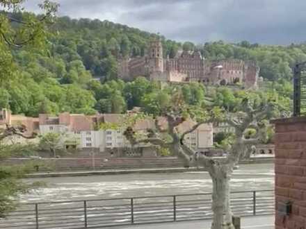 Mit Schloss- & Neckarblick: Neu renovierte 7-Zimmer-Altbau-Wohnung