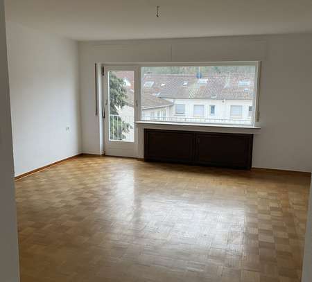 schöne helle 2-Zimmer-Wohnung mit Balkon in der Rüdesheimer Straße