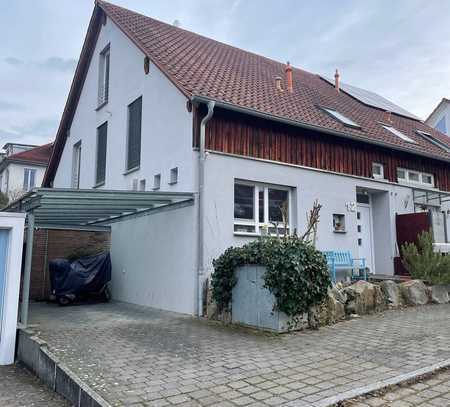 Attraktive 6-Zimmer-Doppelhaushälfte mit gehobener Innenausstattung in Schönaich