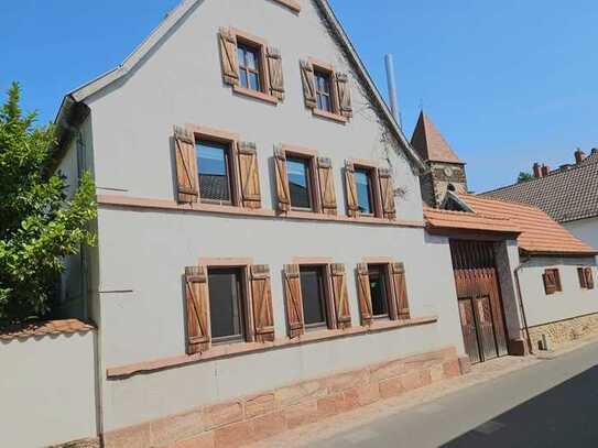 Großes ehemaliges Weingut mit uneinsehbarer Hof und Gartenfläche