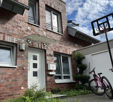 Ein hochwertiges Familienhaus in bester Lage Alt-Urdenbach (von Privat zu verkaufen, Provisionsfrei)