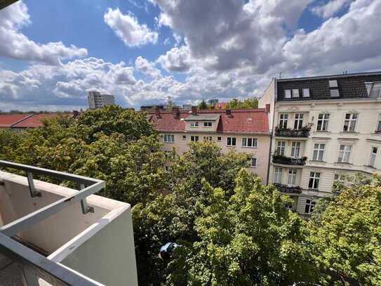 Charlottenburg: Eislebener Str: SANIERTE 4-Zi-Whg, 92m² - 1.OG + SÜD-Loggia - verfügbar ab Mai 2025