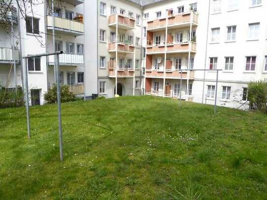 Wohnen im Lutherviertel mit Balkon und Einbauküche