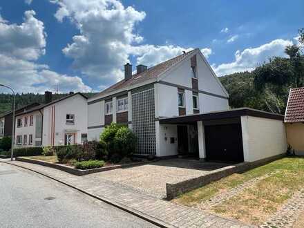 Schönes, gepflegtes Mehrfamilienhaus mit schönem Garten