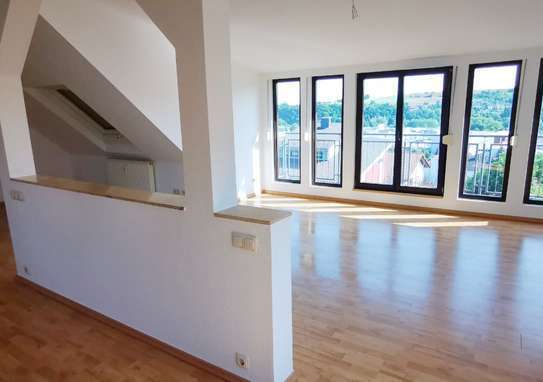 Freundliches und helles DG-Studio mit Balkon in Aßlar