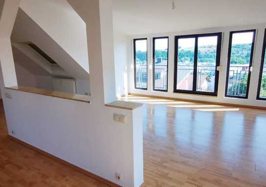 Freundliches und helles DG-Studio mit Balkon in Aßlar