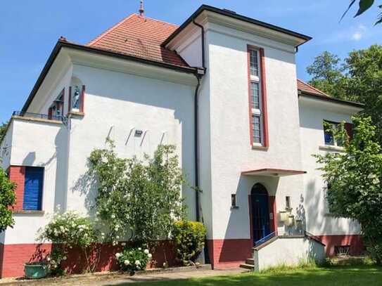 Exklusive, helle und kernsanierte 3-Zimmer-Altbauwohnung mit Blick in den Sole-aktiv-Park