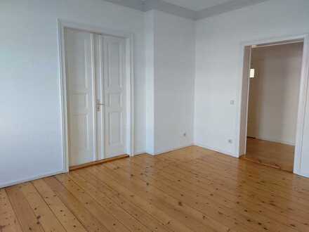 3-Raum-Wohnung mit Stuck und frisch gemalert