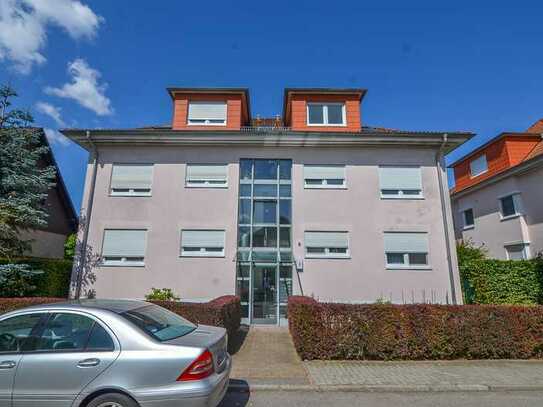 Gartenstadt Nietleben: Kleine 3-Zimmer-Wohnung mit Balkon und Tiefgarage
