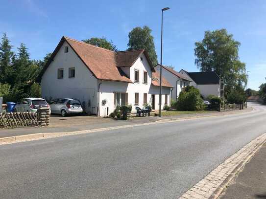 Sanierungsbedürftiges EFH/ ZFH in guter Lage am Schlosspark in Donndorf-Eckersdorf