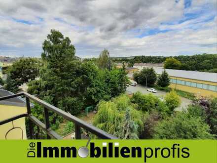 4-Zimmer-Wohnung mit Balkon und Einbauküche