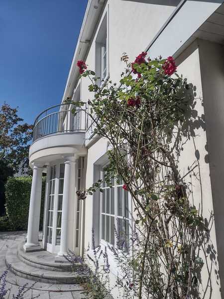 Von Privat: Herrschaftliche Villa am Ende einer elbnahen Sackgasse in Othmarschen