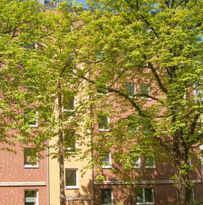 Wohnung mit Balkon zum grünen Innenhof - Bad mit Wanne
