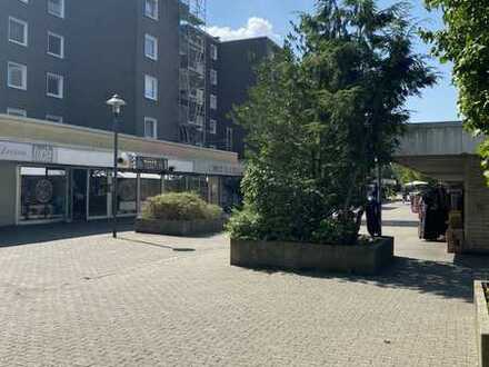 Modernisierte 3-Raum-Wohnung mit Balkon und Einbauküche in Essen