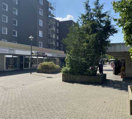 Modernisierte 3-Raum-Wohnung mit Balkon und Einbauküche in Essen