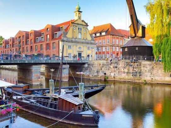 Exklusive, gepflegte 2-Zimmer-Wohnung mit Balkon und EBK in Lüneburg