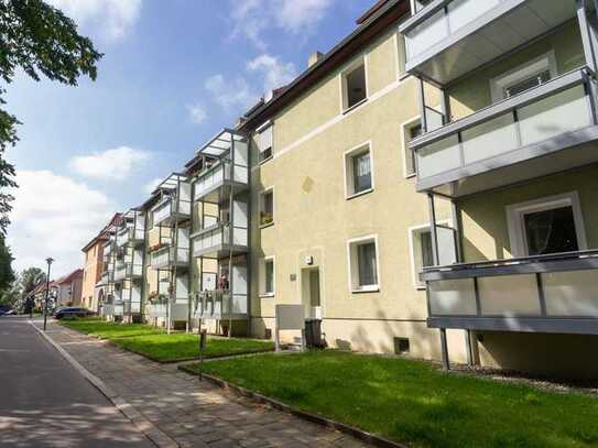 2 Zimmer - Große Küche - Bad - Balkon!