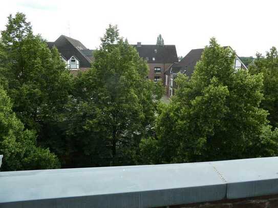Gemütliche Dachgeschosswohnung Terrasse / Aufzug stadtnahe, ruhige Zentrumslage in Solingen-Ohligs