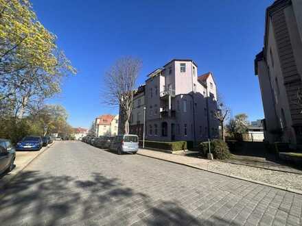 Wohnen am Stadtpark!
Gepflegtes und provisionsfreies 4 Familienhaus