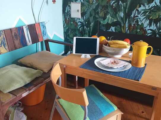 Stilvolle 2 Zimmer (43 qm, unmöbliert) mit Balkon in Berlin Mitte für 1 Person in WG mit Küche/Bad