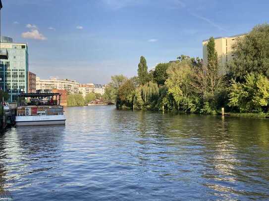 Wohnen auf Zeit: Modern eingerichtetes,helles Single Appartement direkt an der Spree