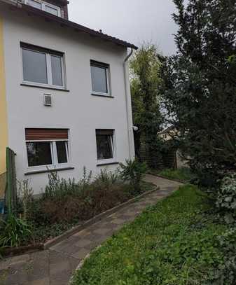 2-Zimmer Wohnung (ca. 49 m²) mit Einbauküche in Frankfurt/Heddernheim