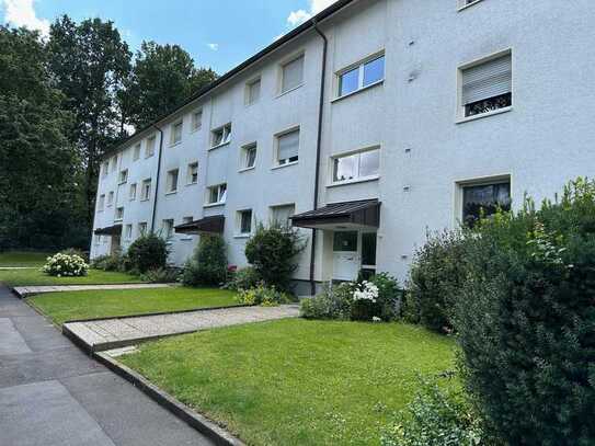 Moderne 2-Zimmer-Wohnung - saniert und renoviert in ruhiger Lage mit Stellplatz und Balkon