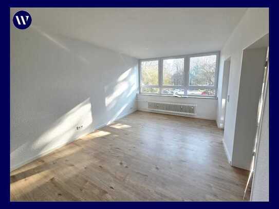 Frisch renoviertes 2-Zimmer-Apartment + Loggia, offener Kochbereich, Wannenbad, neuer Boden, Aufzug