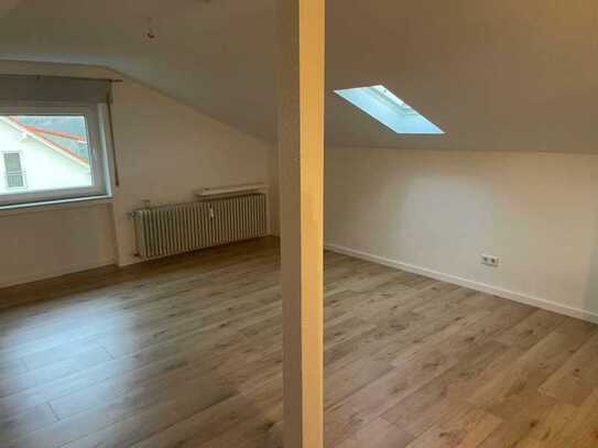 Gepflegte, ruhige 2-Zimmer,KB DG-Wohnung, 60m2, mit Blick ins Grüne in Nieder-Beerbach