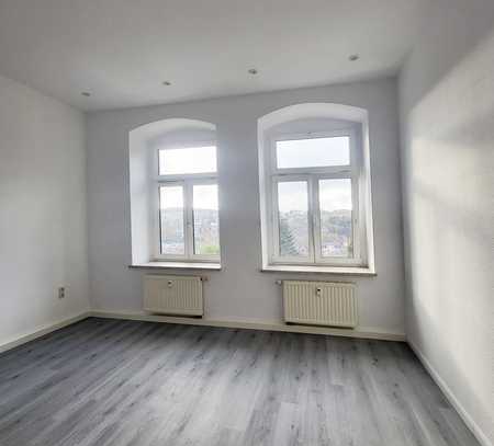 Tolle Lage - sanierte Wohnung - 2-Räume + Bad und Küche auf der Rathenaustraße in Annaberg!!