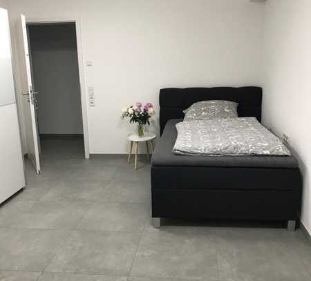 Silvoll möbilierte 4er WG-Zimmer mit Tageslichtbad und EBK (jedes Zimmer mit eigenem Bad)