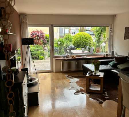In Baden-Baden: Gepflegte Wohnung mit drei Zimmern und Terrasse