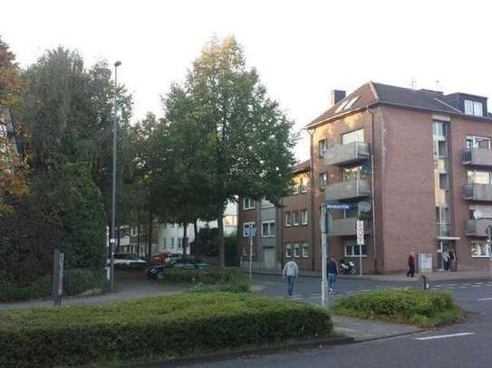 frisch sanierte großzügige 2-Zi. Dachgeschosswohnung mit tollem Blick, WG geeignet