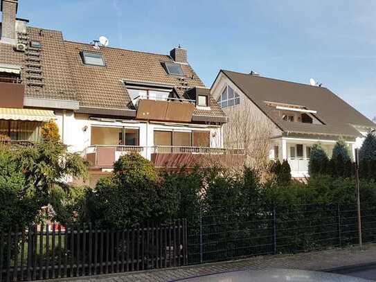 Gepflegte 3-Raum-Wohnung mit Balkon und Einbauküche in Frankfurt am Main