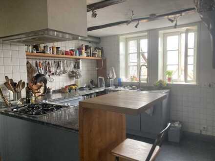 5-Zimmer-Maisonette-Wohnung mit viel Flair und 2 Balkonen in Marburg, zentrale Lage