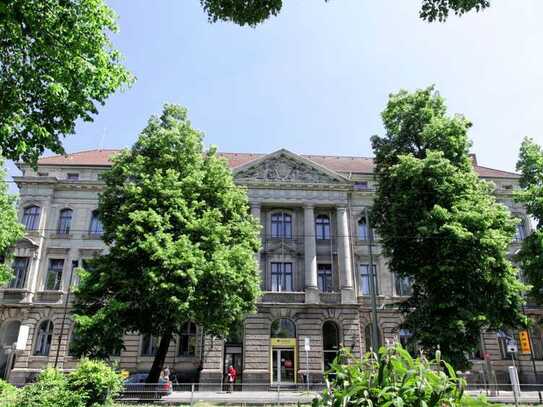 KOMPLETTE PRAXISETAGE IN IMPOSANTEM ALTBAU - IDEAL FÜR GEMEINSCHAFTSPRAXEN ! !