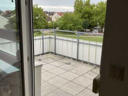 Großzügig geschnittene 4- Zimmer- Wohnung im DG in Leingarten