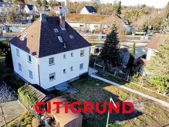 Feldmoching/Nahe Fasanerie See - Drei-Parteien-Haus zur Umgestaltung auf großzügigem Grundstück