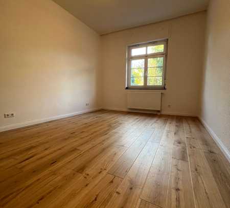 Renovierte Erdgeschosswohnung mit Terrasse und eigenem Garten*Privat*Zentral