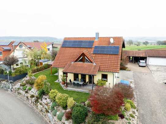 Freistehendes Einfamilienhaus mit herrlichem Blick, ruhig am Feldrand und den Weinbergen gelegen