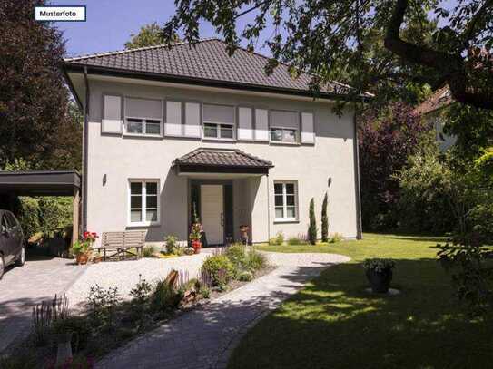 Provisionsfrei Einfamilienhaus in 22393 Hamburg, Frahmredder