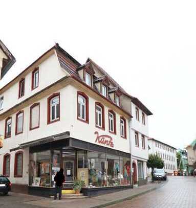 Mehrfamilienhaus mit Ladengeschäft im historischen Zentrum