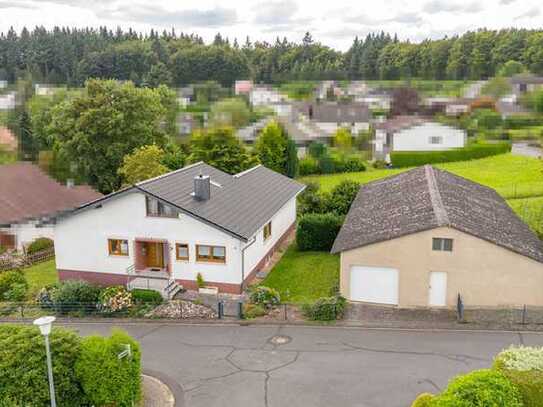 Handwerker aufgepasst: Einfamilienhaus mit Halle und Garage