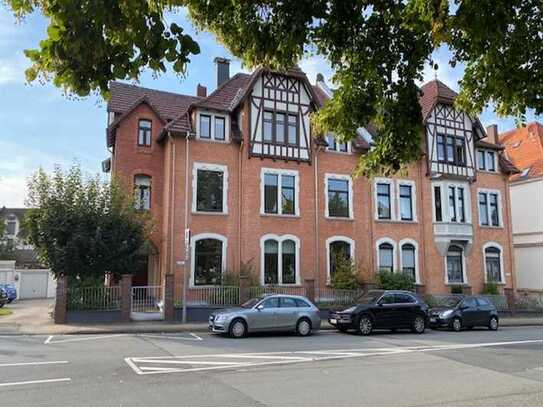 Stilvolle und großzügige Altbauwohnung mit Loggia im Zentrum von Bielefeld