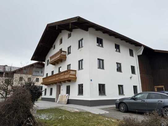 3-ZKB Wohnung 1.OG in historischem Bauernhaus von 1861 mit Balkon in Traunreut