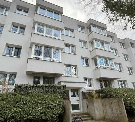 Poppenbüttel, 3 1/2 gut geschnittene Zimmer, EBK, zwei Balkone, Stellplatz inkl.